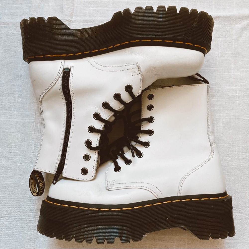 Pre Owned in great condition. Only worn twice! 
Like new!Box not included! 
UK 4